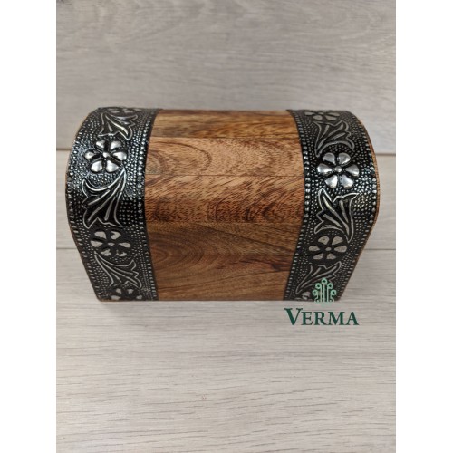 Mango chest with flower embossed 6"x4"